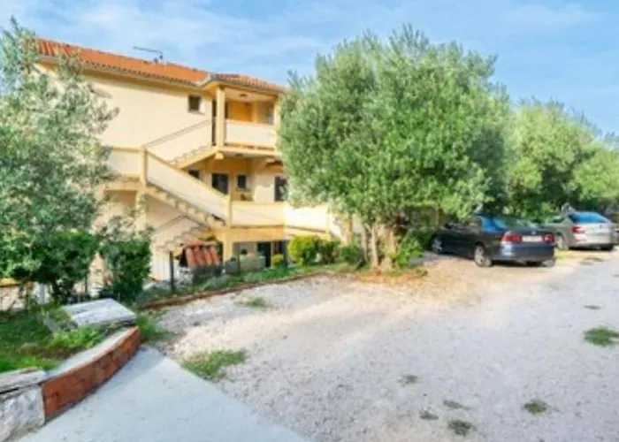 More Gostinjska kuća 4*